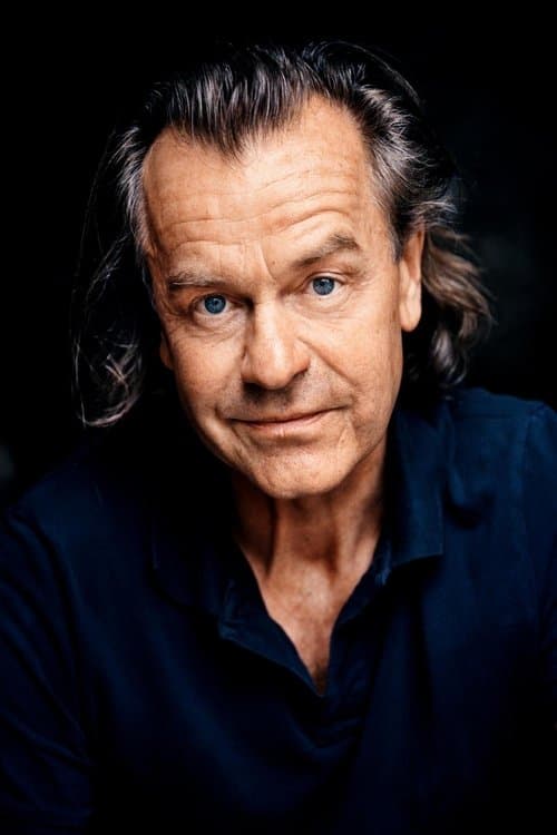 A portrait of Ralf Huettner