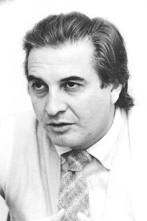 A portrait of Raúl de la Torre