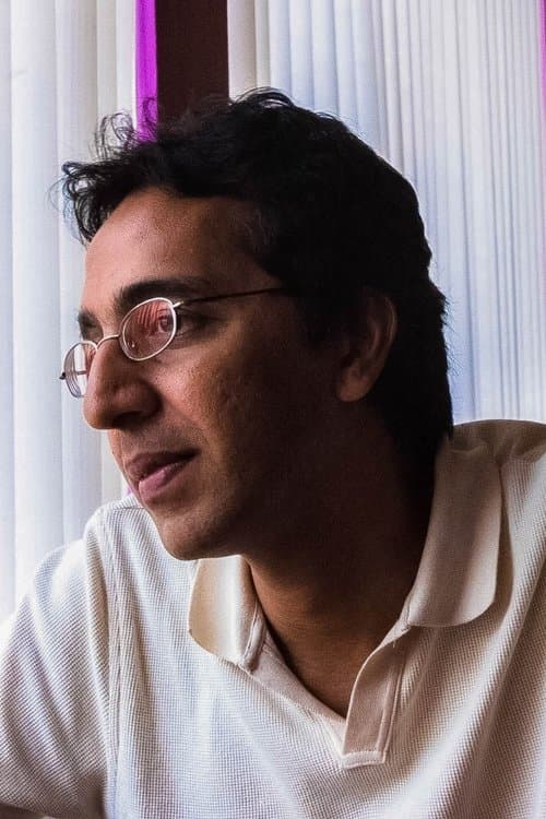 A portrait of Ravi L. Bharwani