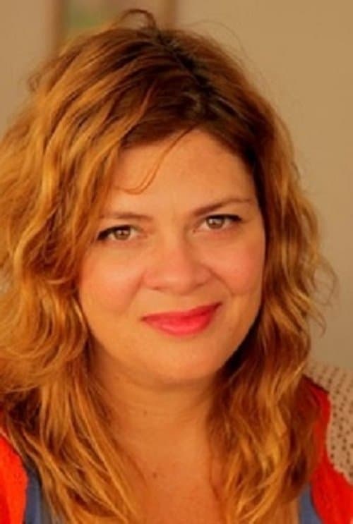 A portrait of Renata Pinheiro