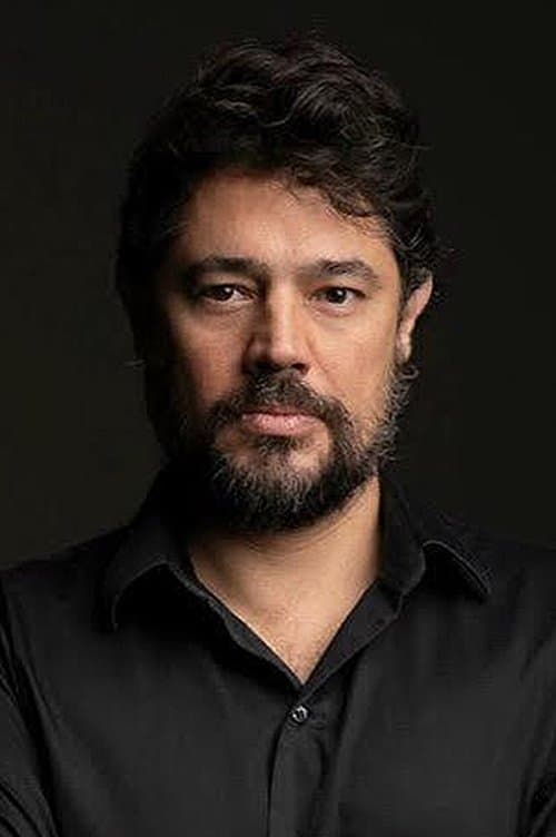 A portrait of René Sampaio
