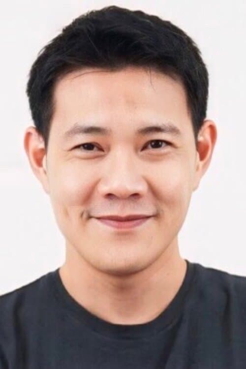 A portrait of Rerkchai Paungpetch