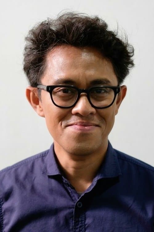 A portrait of Riri Riza
