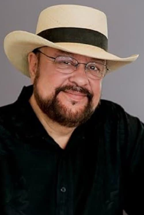A portrait of Robert Alaniz