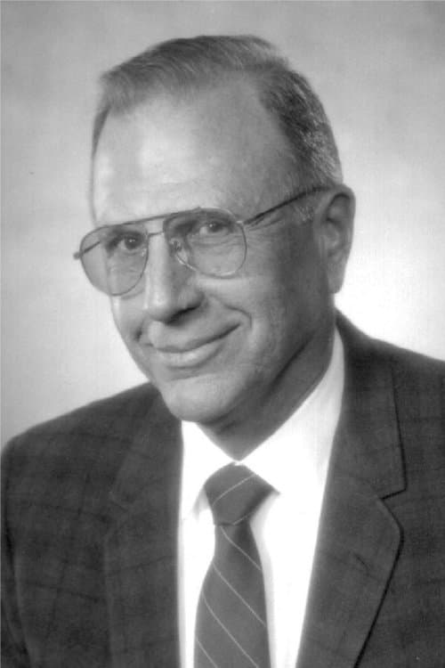 A portrait of Robert Lynn