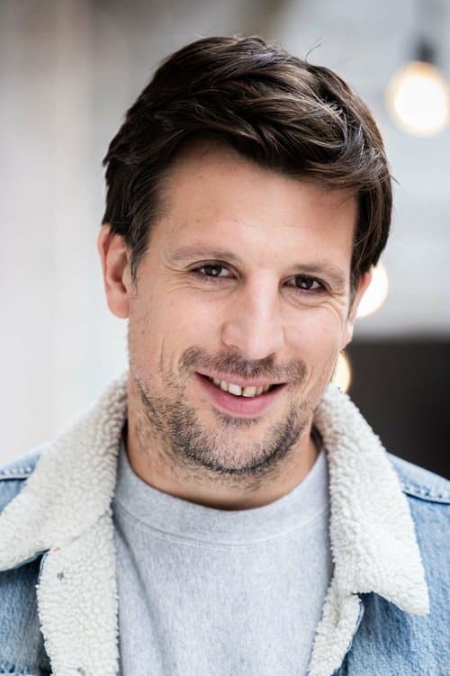 A portrait of Robin Pront