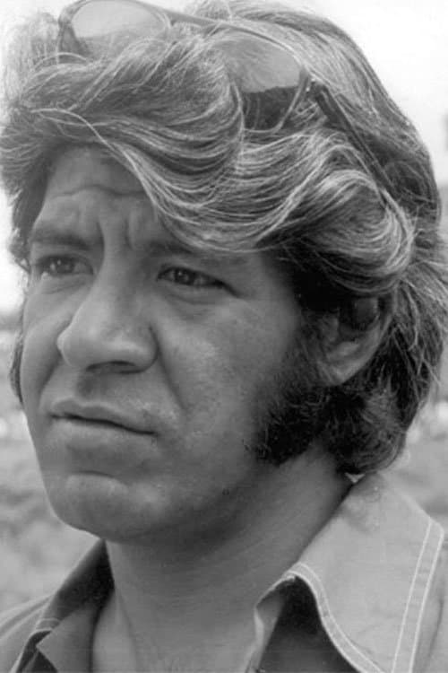 A portrait of Rubén Galindo