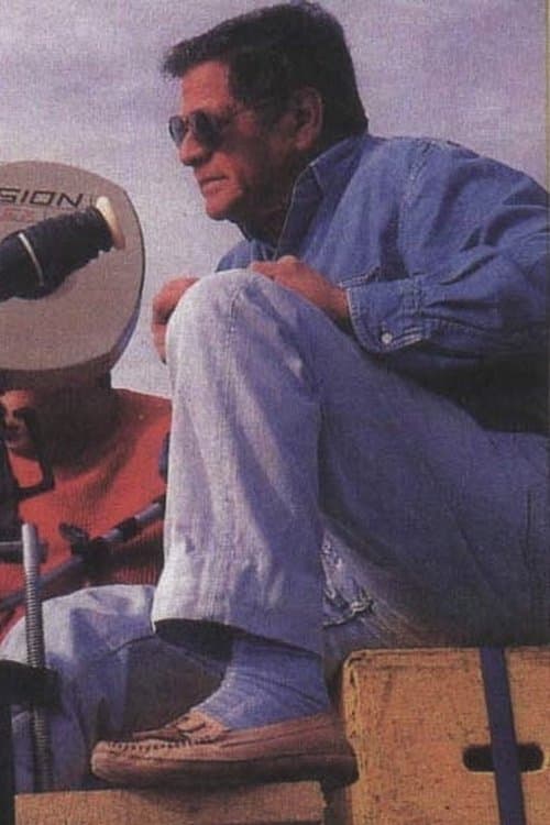A portrait of Rubén Gámez