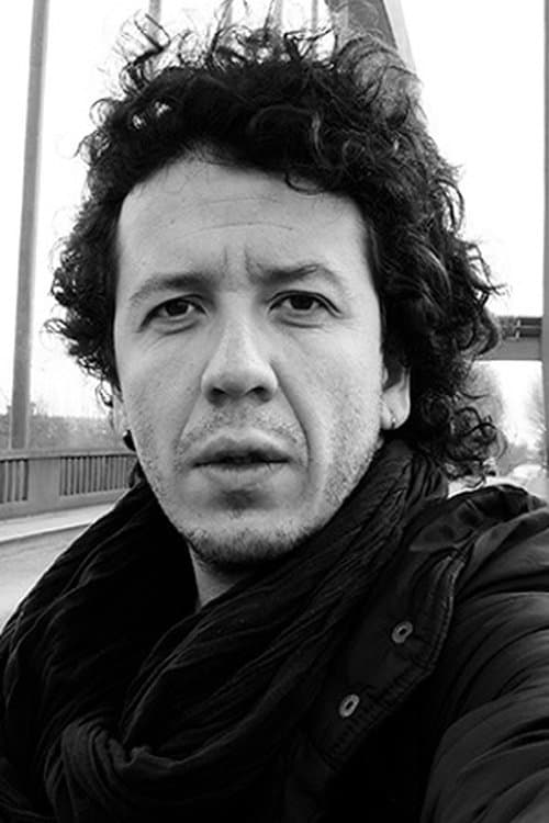 A portrait of Rubén Mendoza