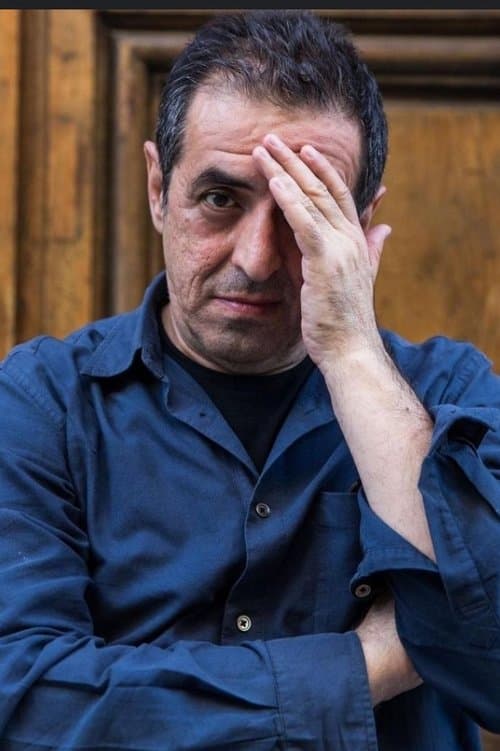 A portrait of Safi Yazdanian