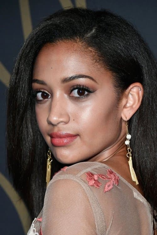Samantha Logan photo