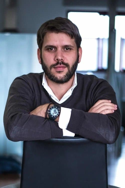 A portrait of Santiago Requejo