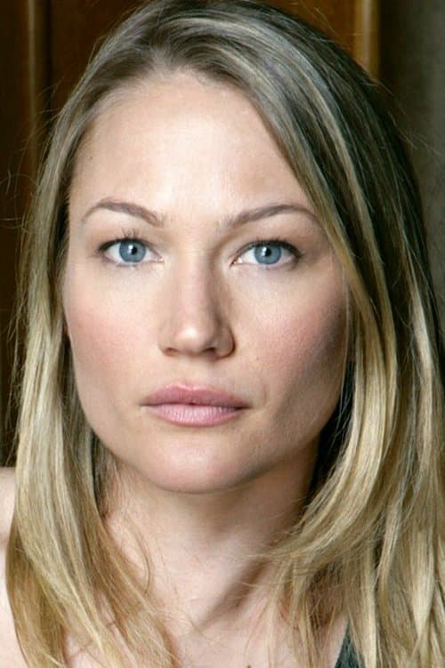 Sarah Wynter photo