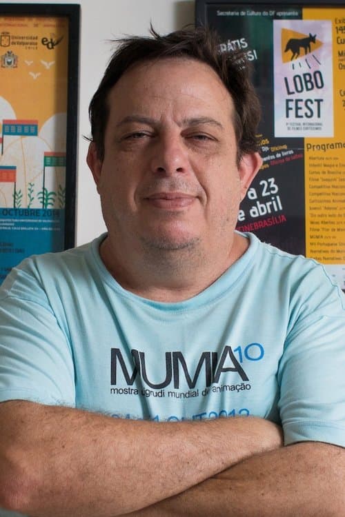 A portrait of Sávio Leite