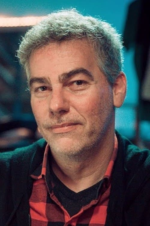 A portrait of Sebastián Schindel