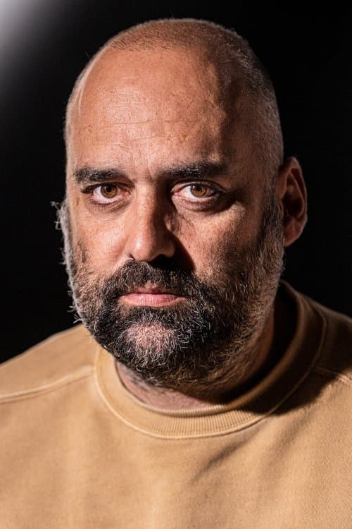 A portrait of Sérgio Graciano