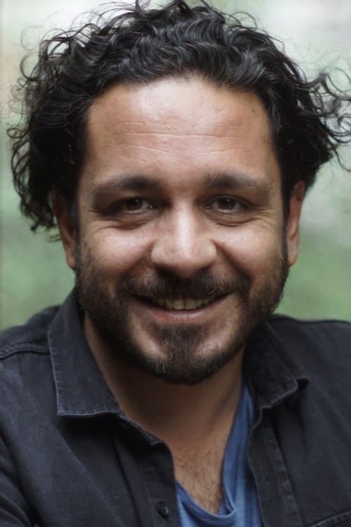 A portrait of Serhat Karaaslan