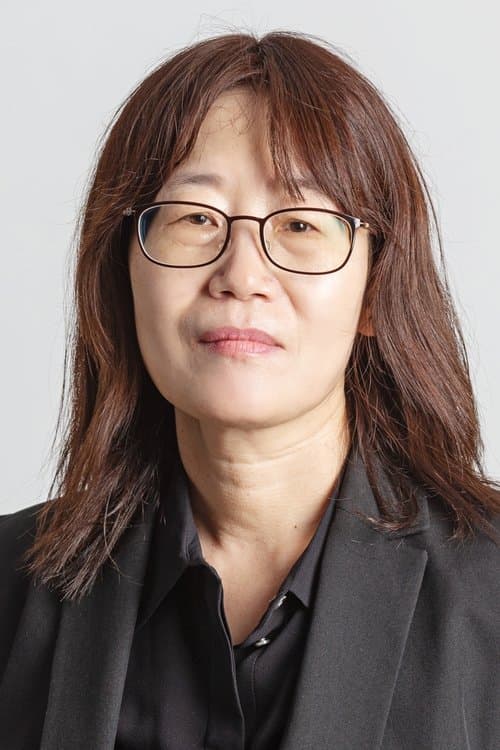A portrait of Shin Su-won