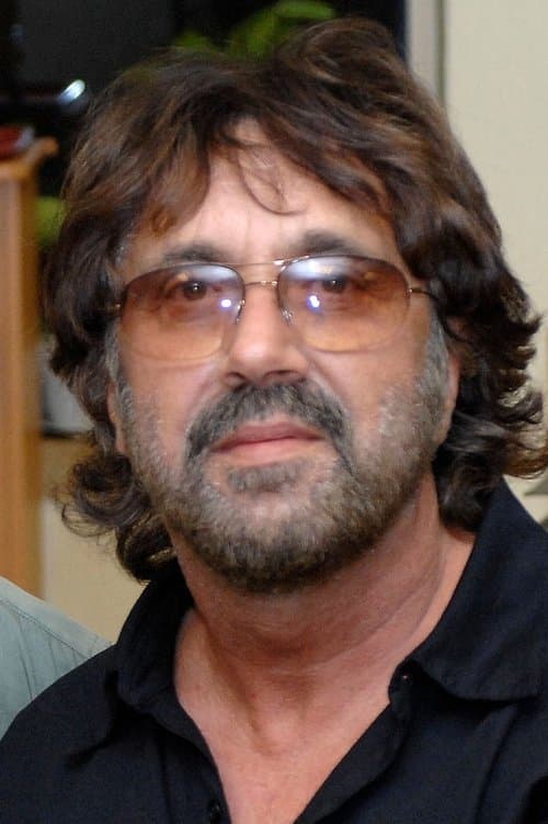 A portrait of Shuki Levy