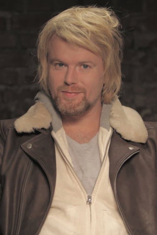 A portrait of Simen Alsvik