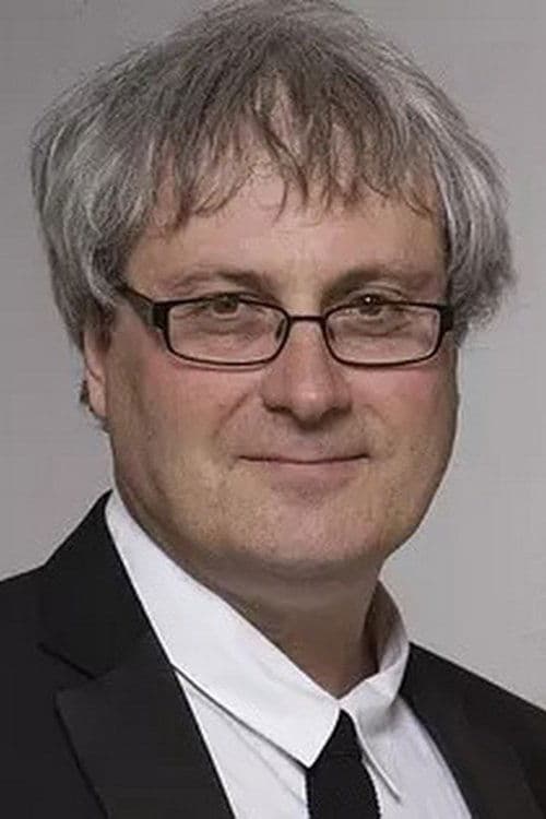 A portrait of Simon Curtis