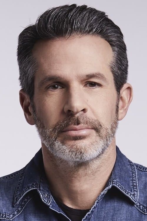A portrait of Simon Kinberg
