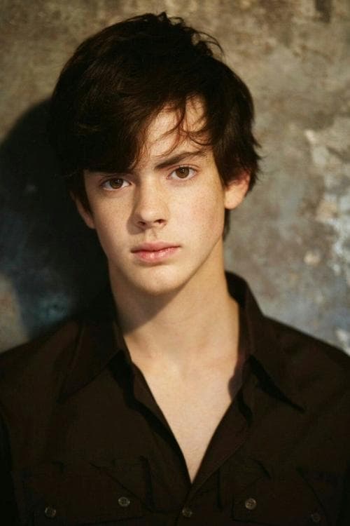 Skandar Keynes photo
