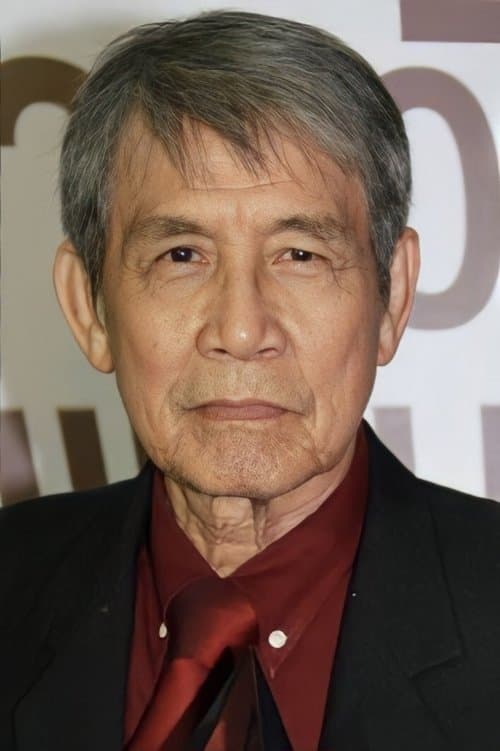 A portrait of Somboonsuk Niyomsiri