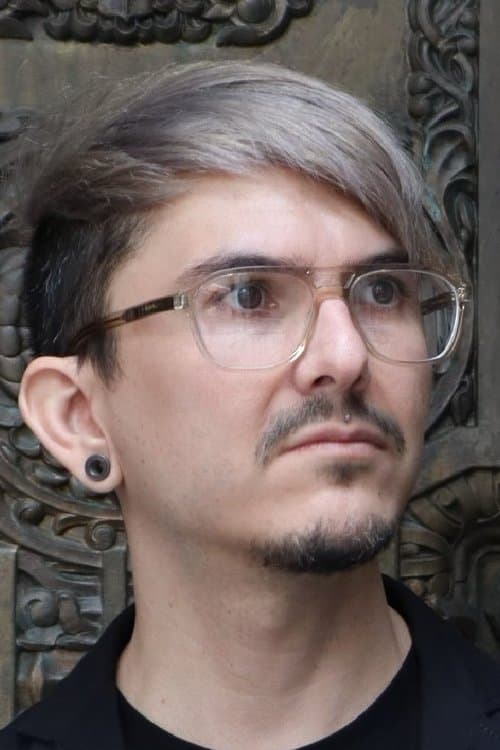 A portrait of Stuart Ortiz
