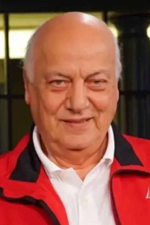 A portrait of Temel Gürsu