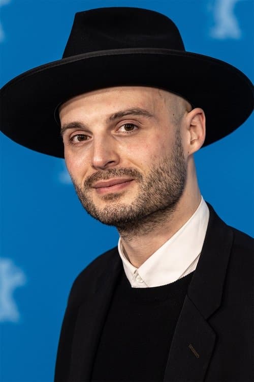A portrait of Tilman Singer