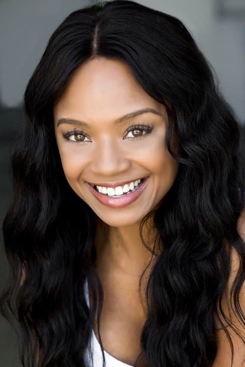 Tyra Colar photo