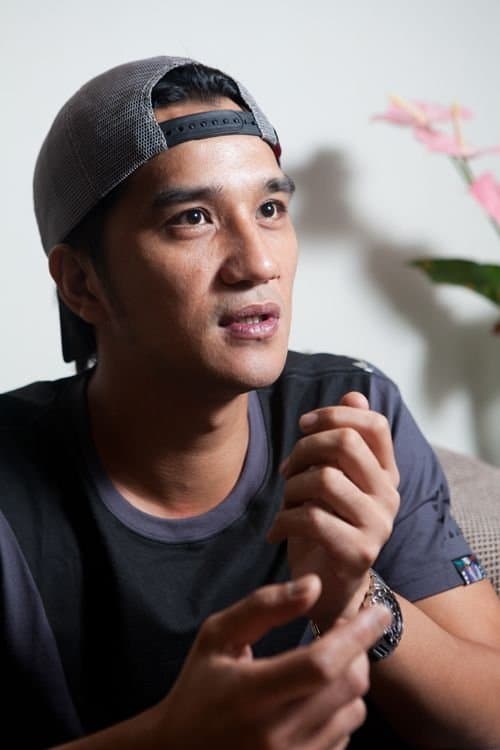 A portrait of Umin Boya