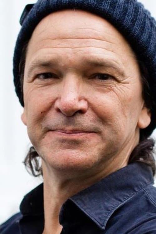 A portrait of Uwe Janson