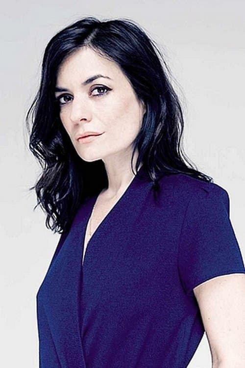 A portrait of Vanessa Filho