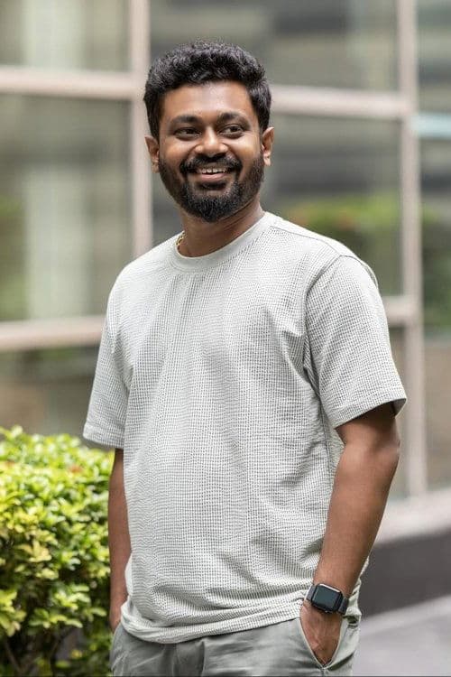 A portrait of Vinayak Chandrasekaran