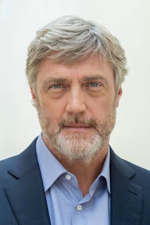 A portrait of Vincent Regan