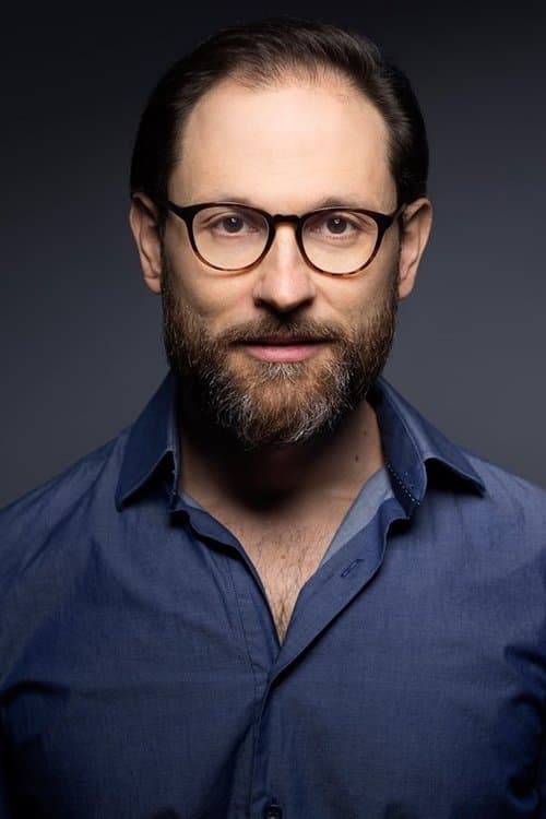 Yalin Ozucelik photo
