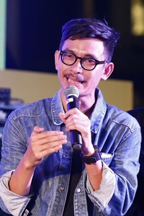 A portrait of Yanyong Kuruaungkoul