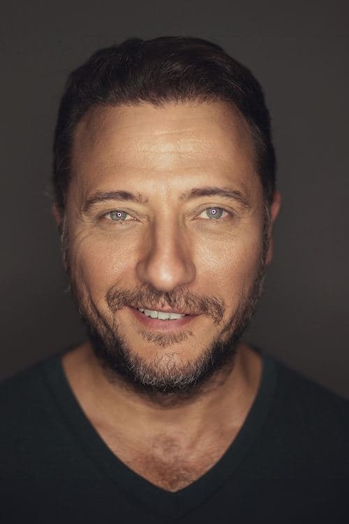 Yiğit Özşener photo