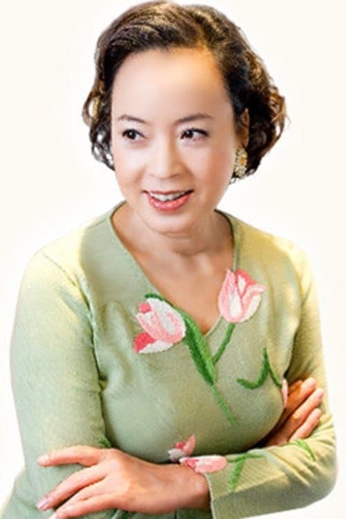 A portrait of Yoko Aki