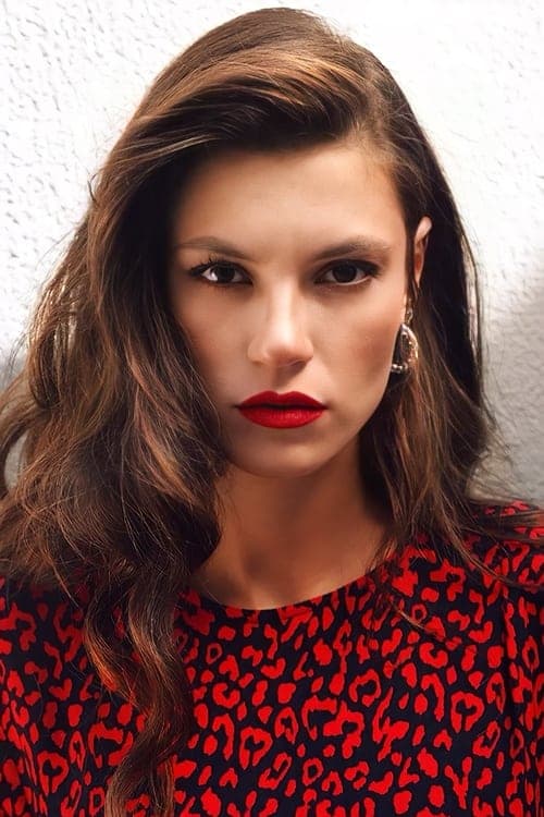 Yüsra Geyik photo