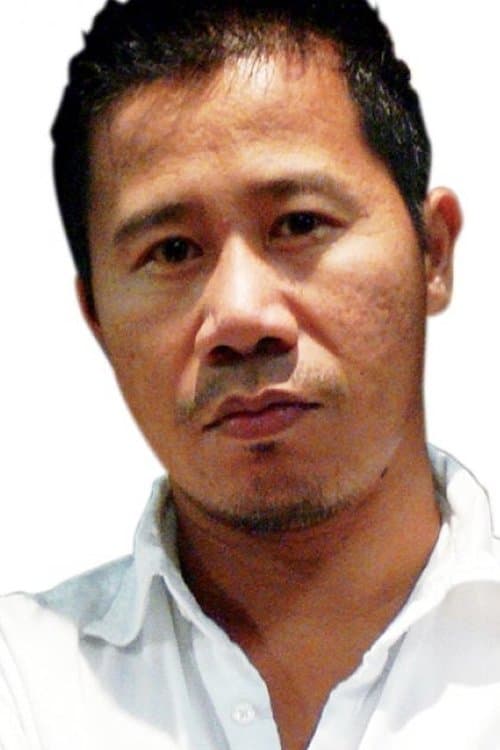 A portrait of Yuthlert Sippapak