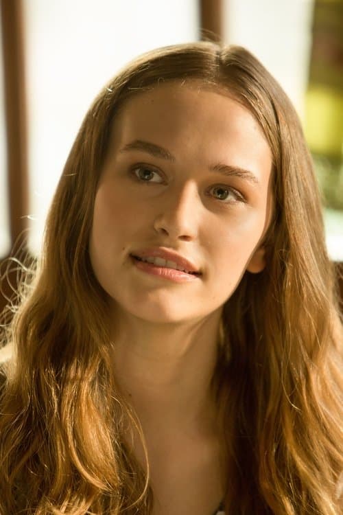Zoe Graham photo